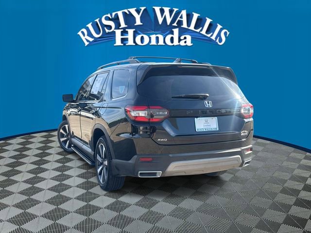 Certified 2024 Honda Pilot Touring image 3