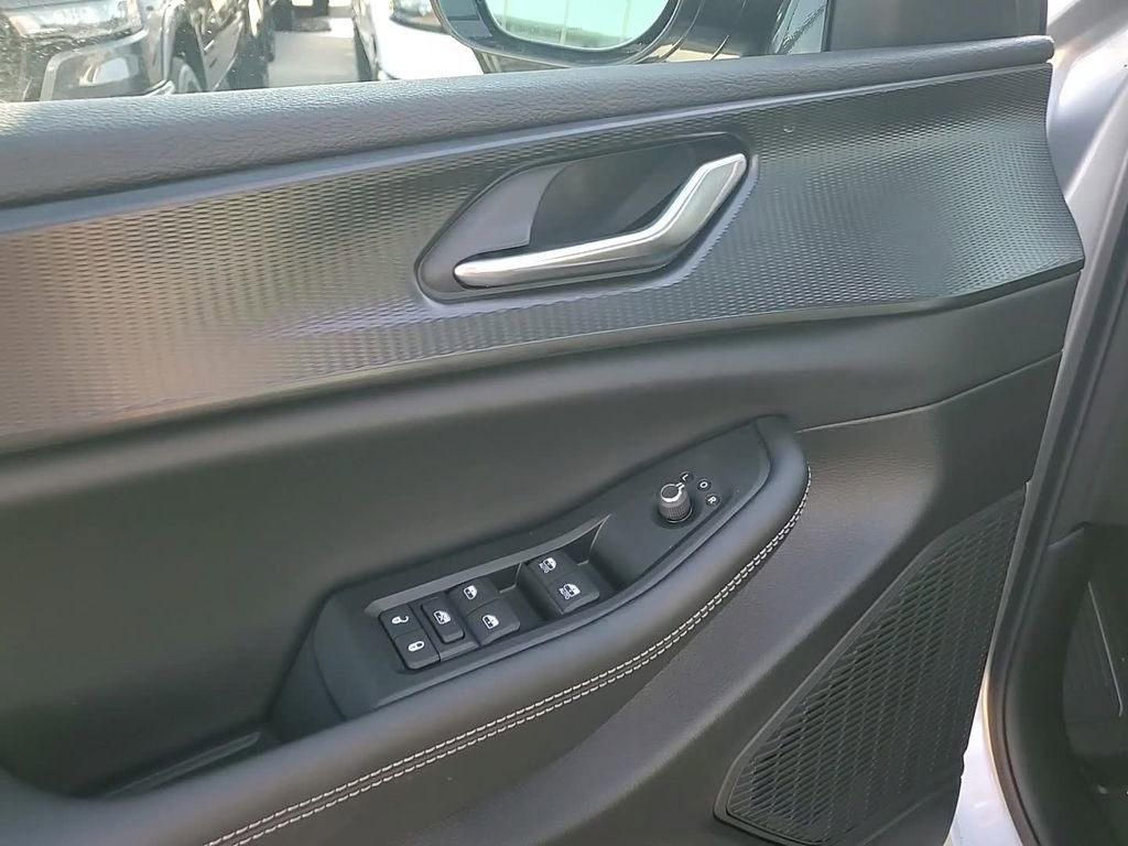 New 2025 Jeep Grand Cherokee L Altitude image 11