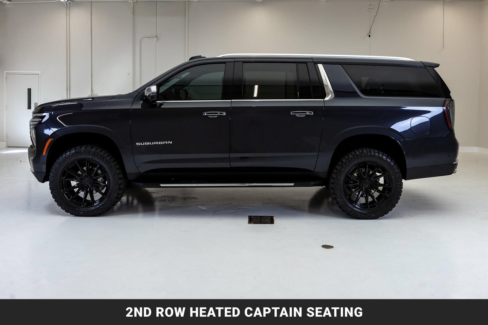 Used 2025 Chevrolet Suburban Premier AWD/4WD image 6