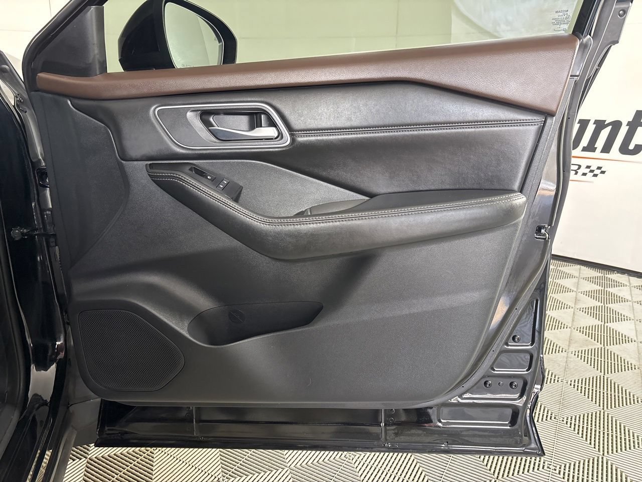 Used 2021 Nissan Rogue SV w/ Premium Package FWD image 28