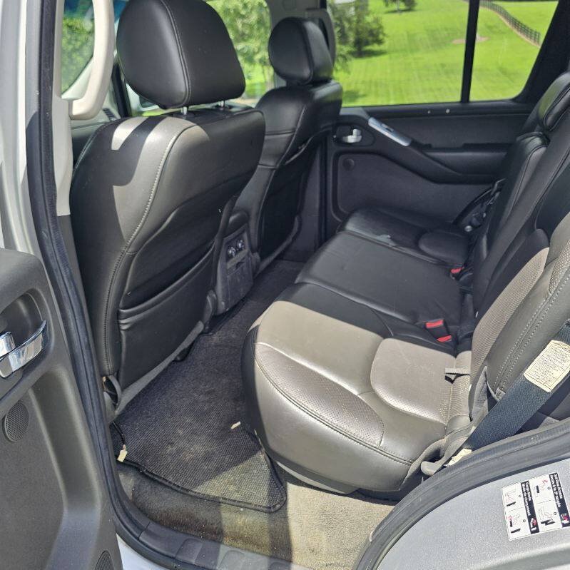 Used 2008 Nissan Pathfinder SE w/ Leather Pkg AWD/4WD image 17