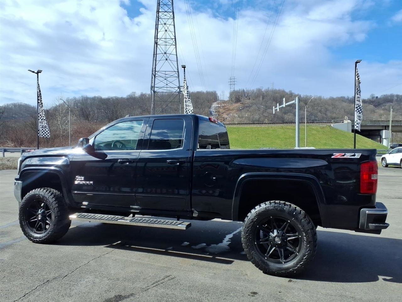 Used 2017 GMC Sierra 1500 SLE w/ SLE Value Package image 3
