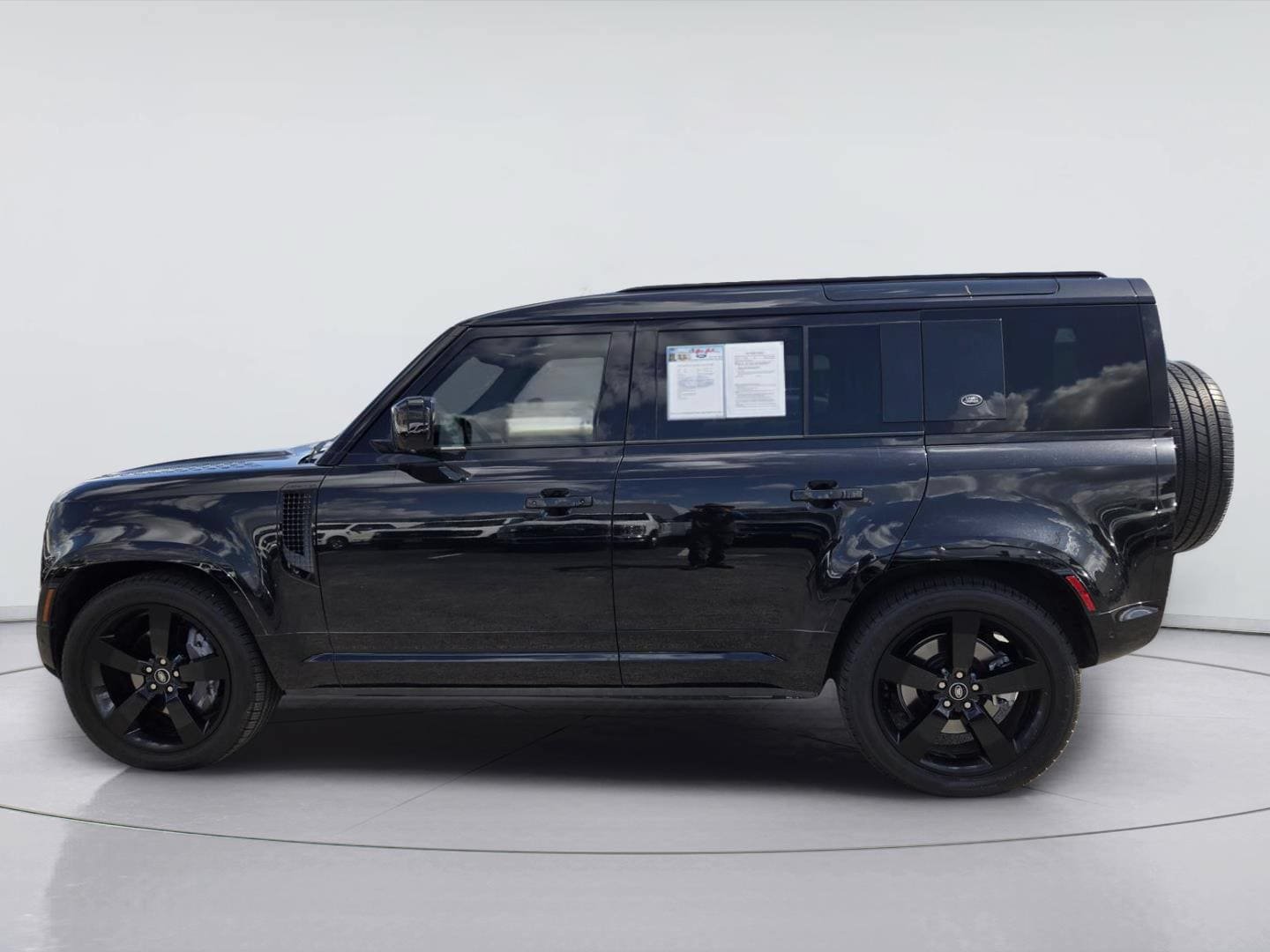 Used 2022 Land Rover Defender 110 X-Dynamic HSE AWD/4WD image 5