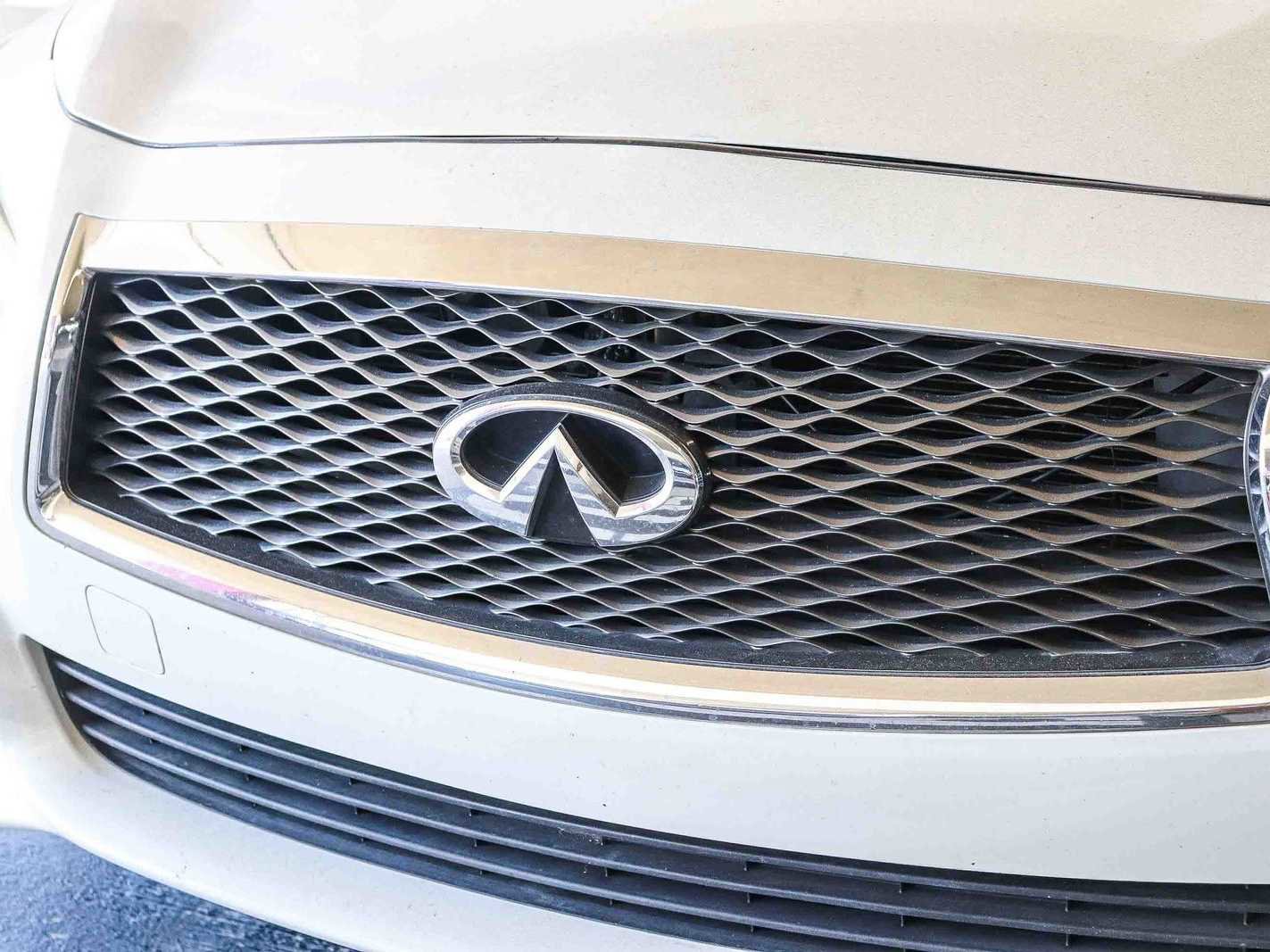 Used 2016 INFINITI Q50 Premium w/ 2.0T Premium Plus Package RWD image 8