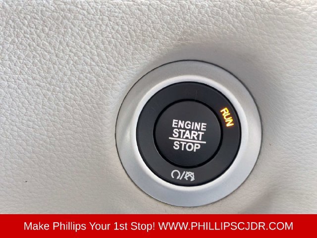 Certified 2019 Chrysler Pacifica Limited FWD image 29