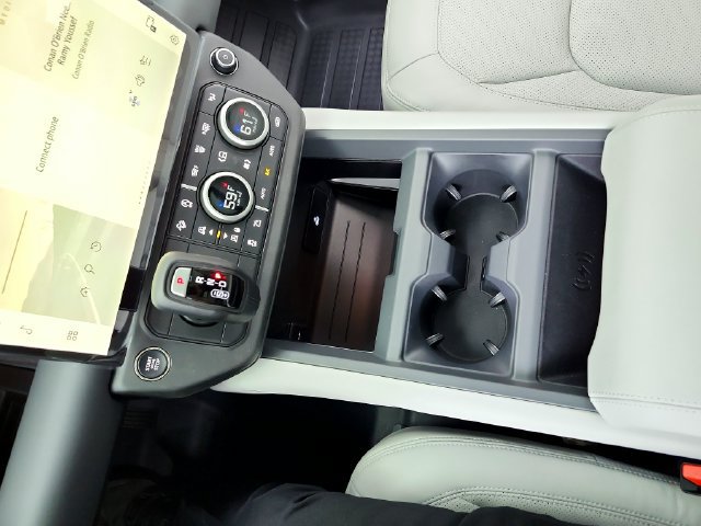 New 2026 Land Rover Defender 130 X-Dynamic SE AWD/4WD image 26