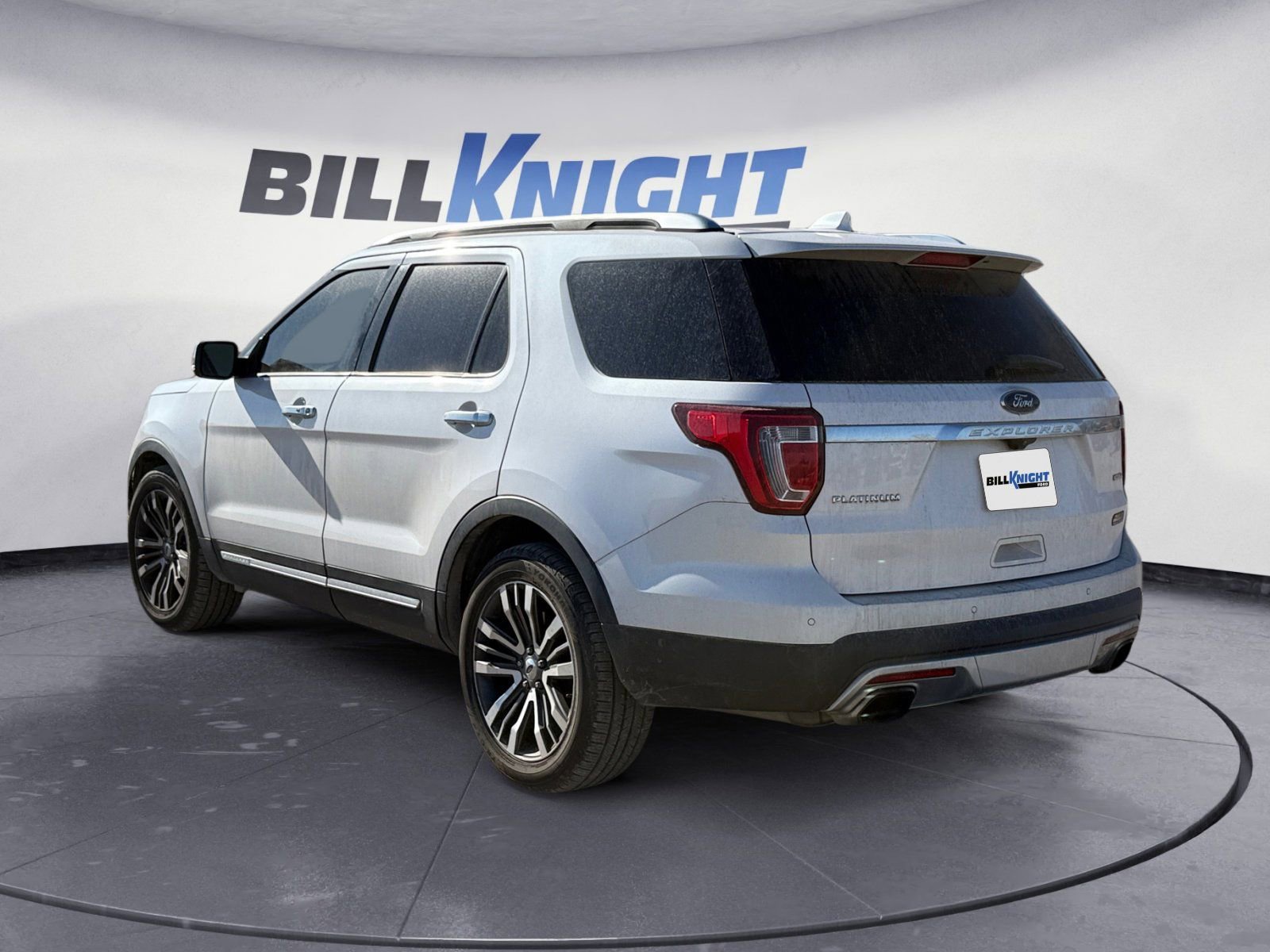 Used 2017 Ford Explorer Platinum image 3