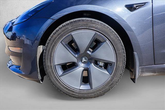 Used 2021 Tesla Model 3 Standard Range Plus image 9