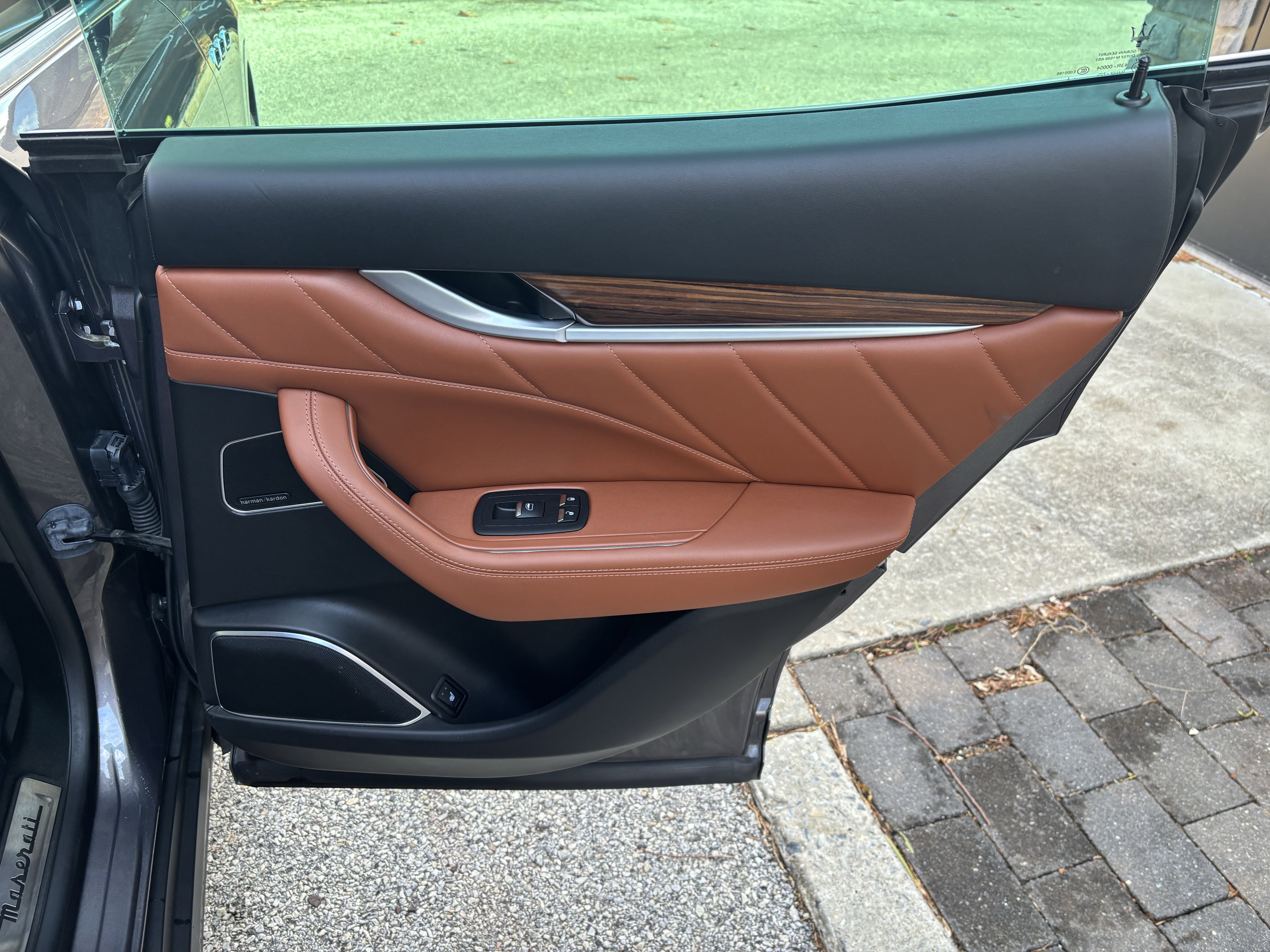 Used 2019 Maserati Levante GranLusso image 18