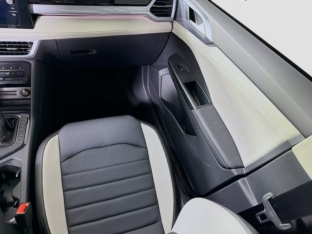 Used 2025 Volkswagen Taos SEL image 25