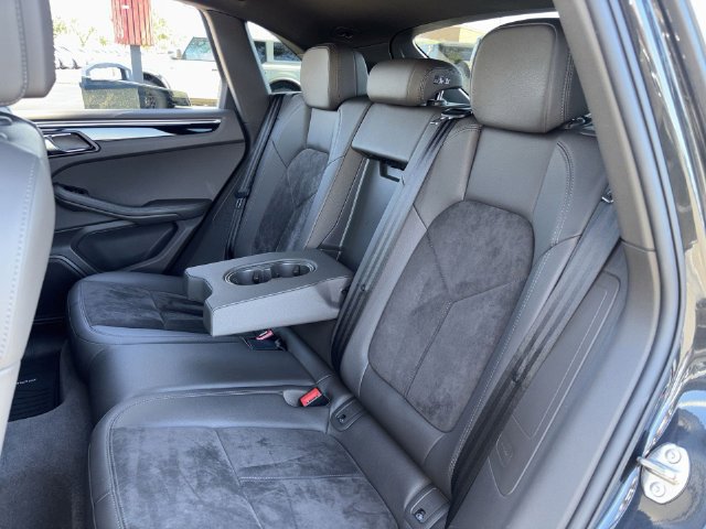 Used 2021 Porsche Macan S AWD/4WD image 32