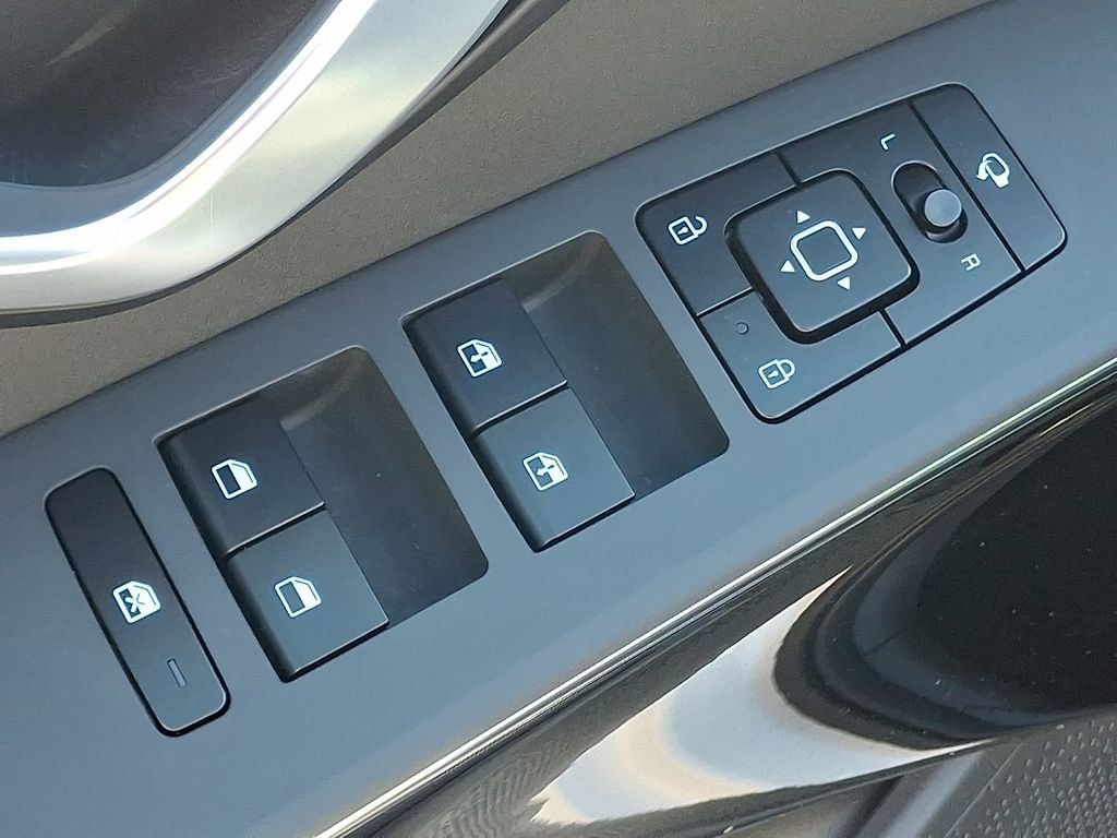 Used 2024 Kia Niro FWD image 28