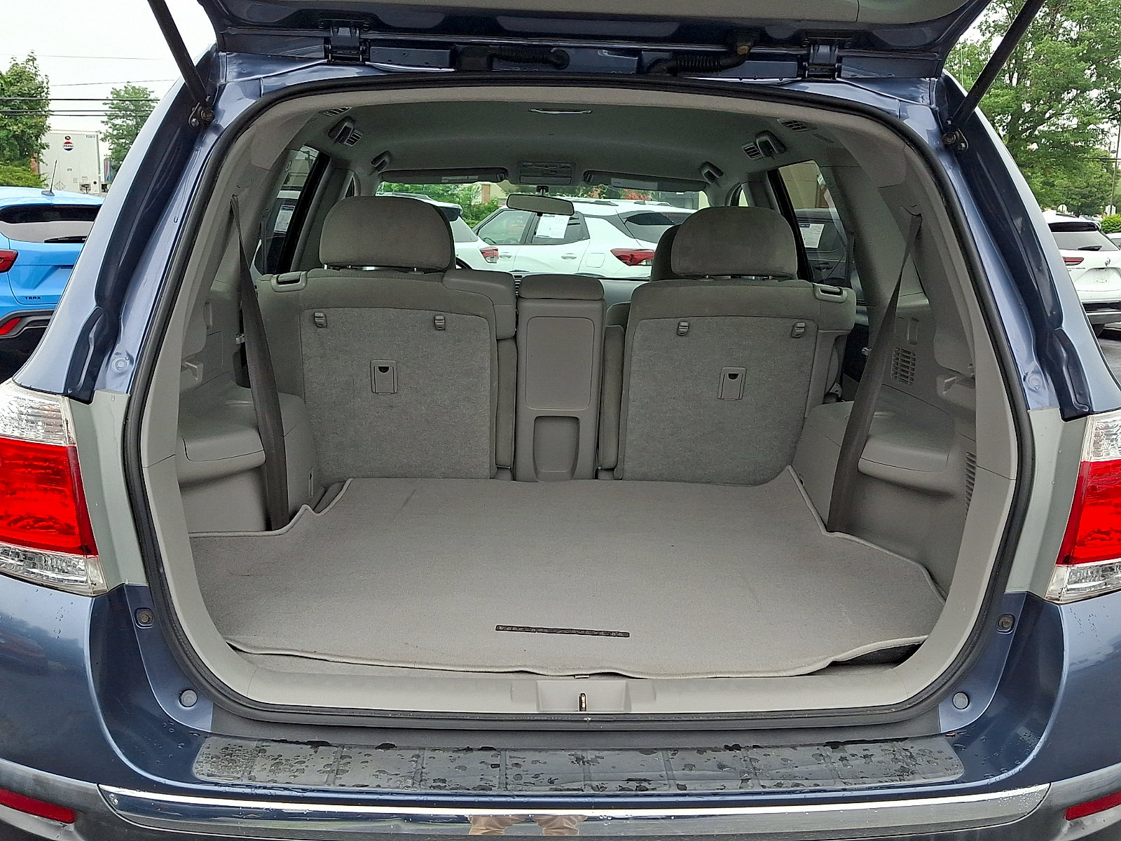 Used 2013 Toyota Highlander Plus AWD/4WD image 28