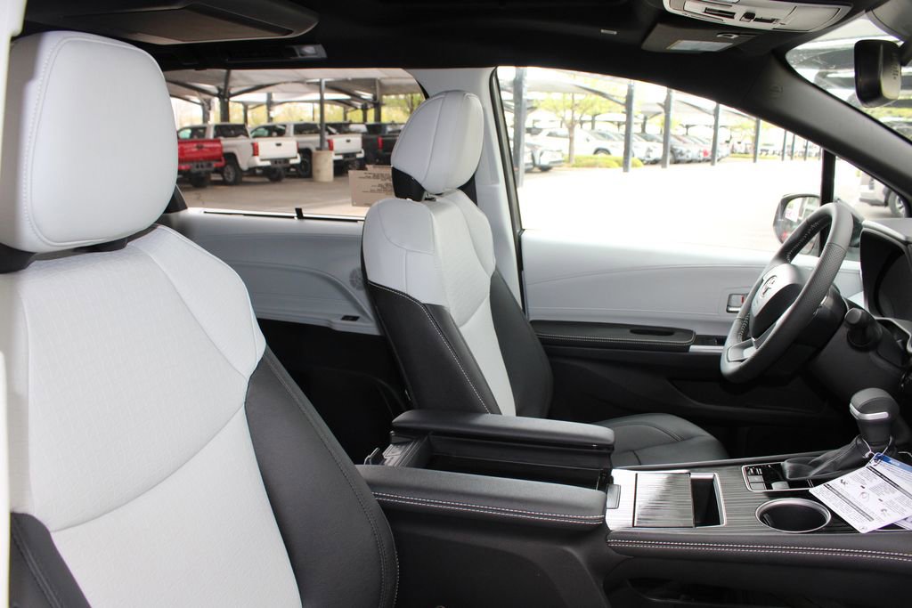 New 2026 Toyota Sienna XSE image 37