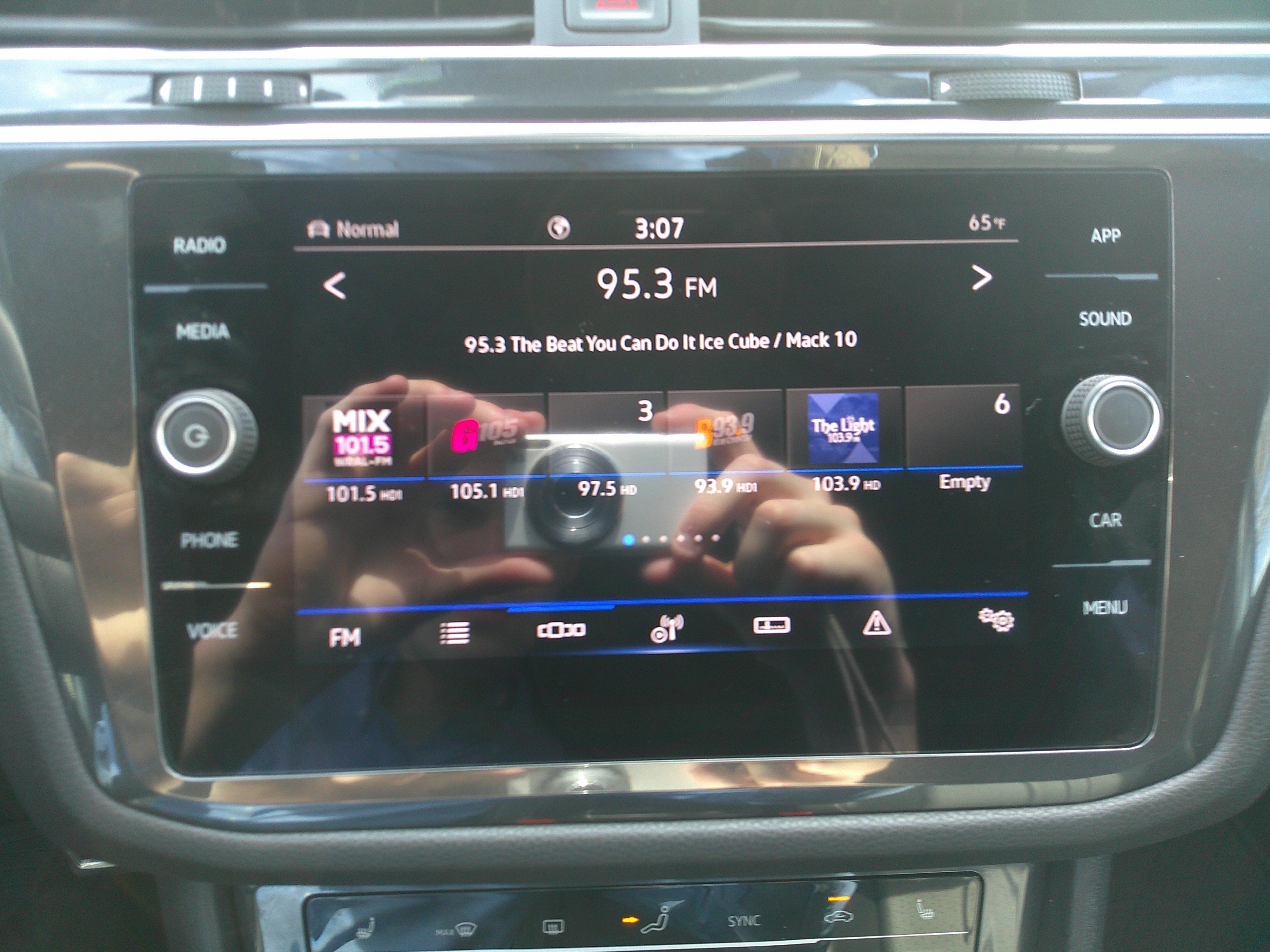 Used 2024 Volkswagen Tiguan SE R-Line image 37