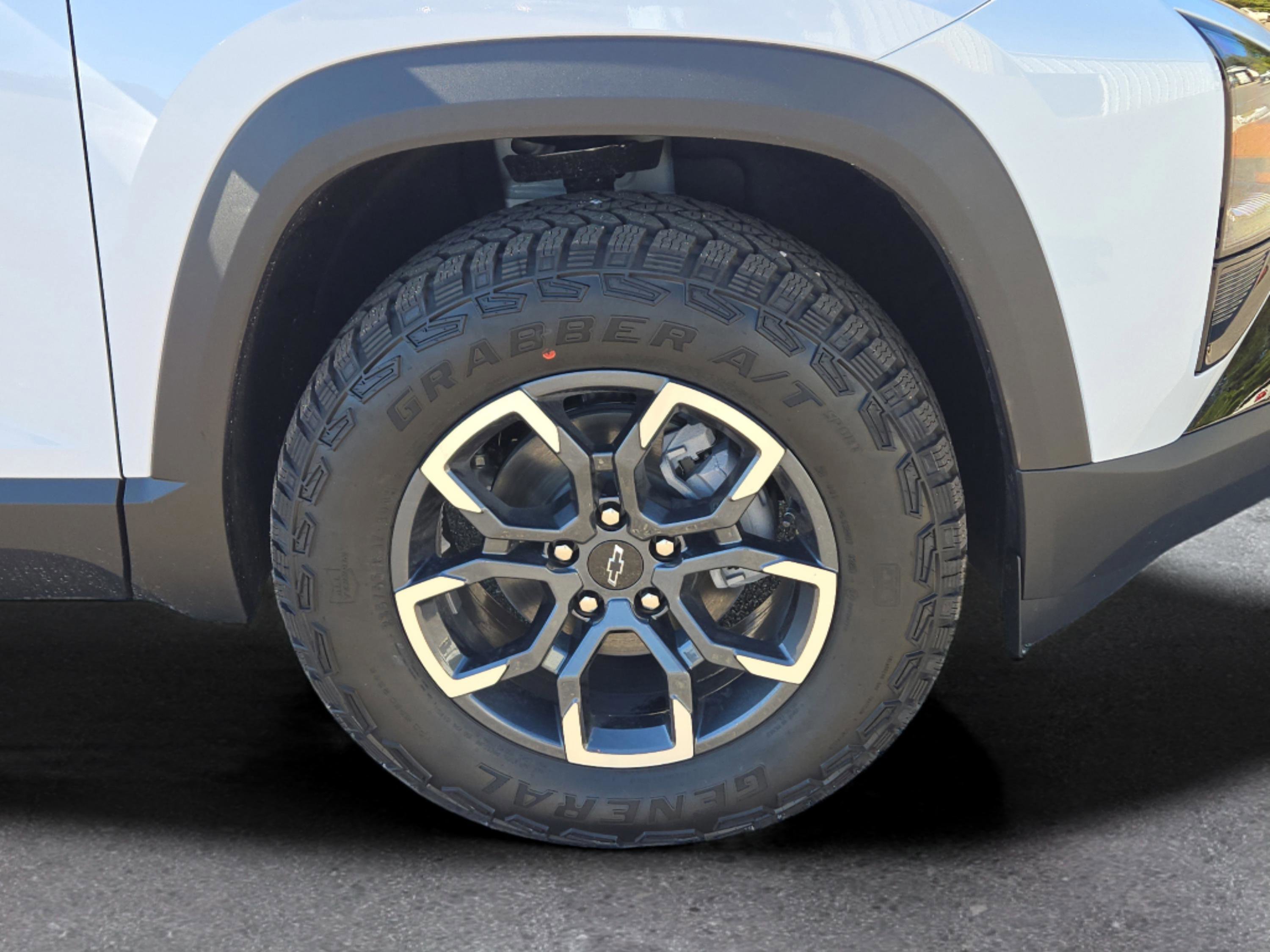 New 2026 Chevrolet Equinox ACTIV image 4