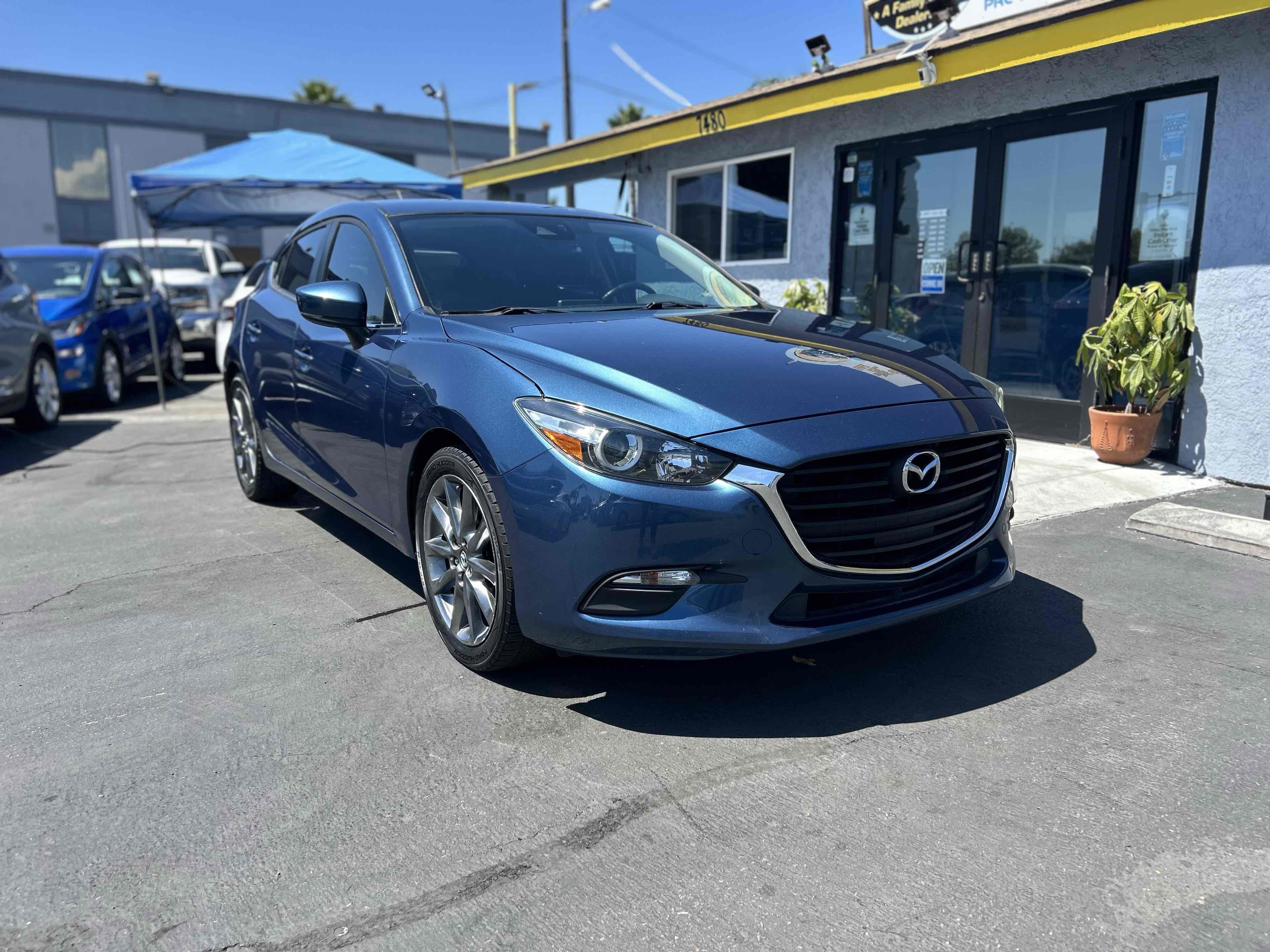Used 2018 MAZDA MAZDA3 Touring image 3