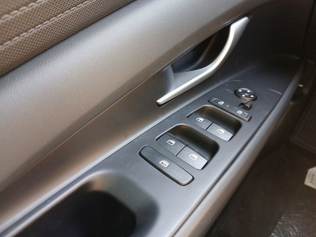 Used 2025 Hyundai Elantra SE FWD image 20