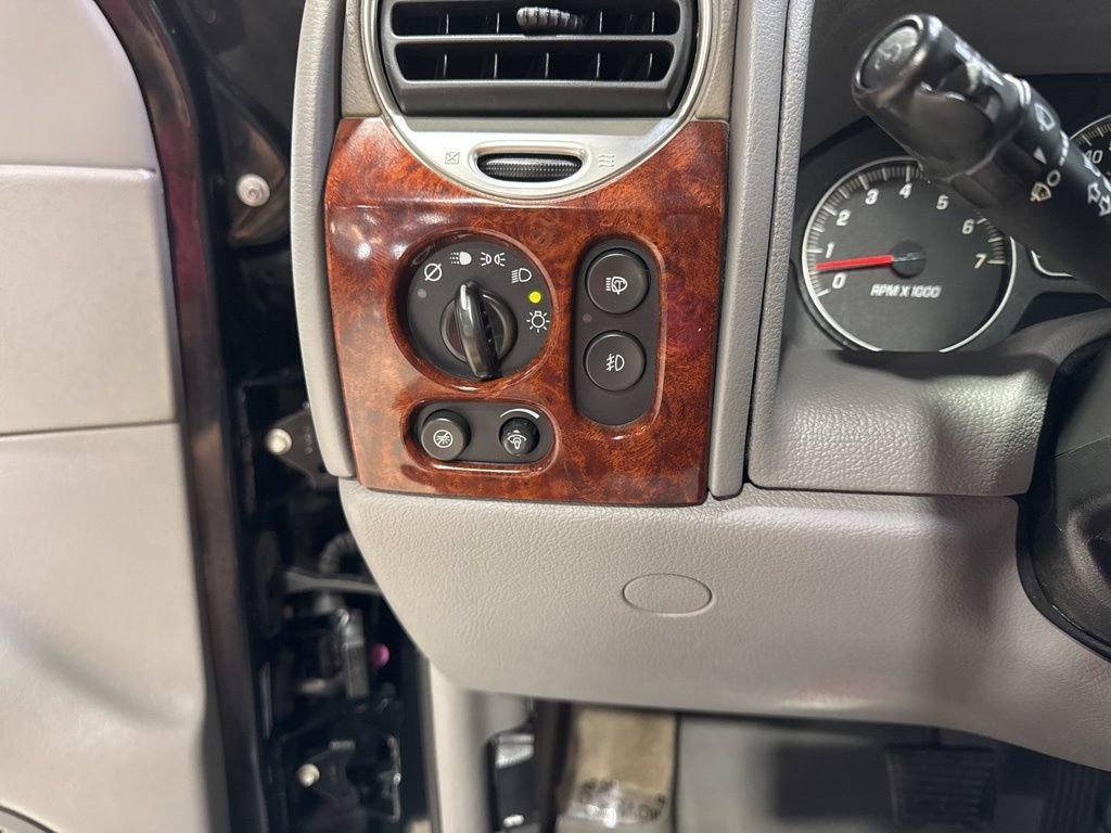 Used 2008 GMC Envoy Denali w/ Sun And 6-Disc Cd Package RWD image 14