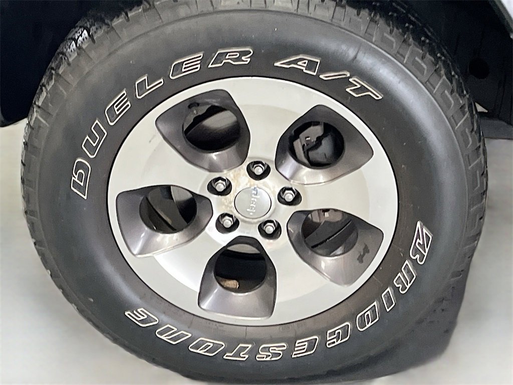 Used 2016 Jeep Wrangler Unlimited Sahara w/ Connectivity Group image 26