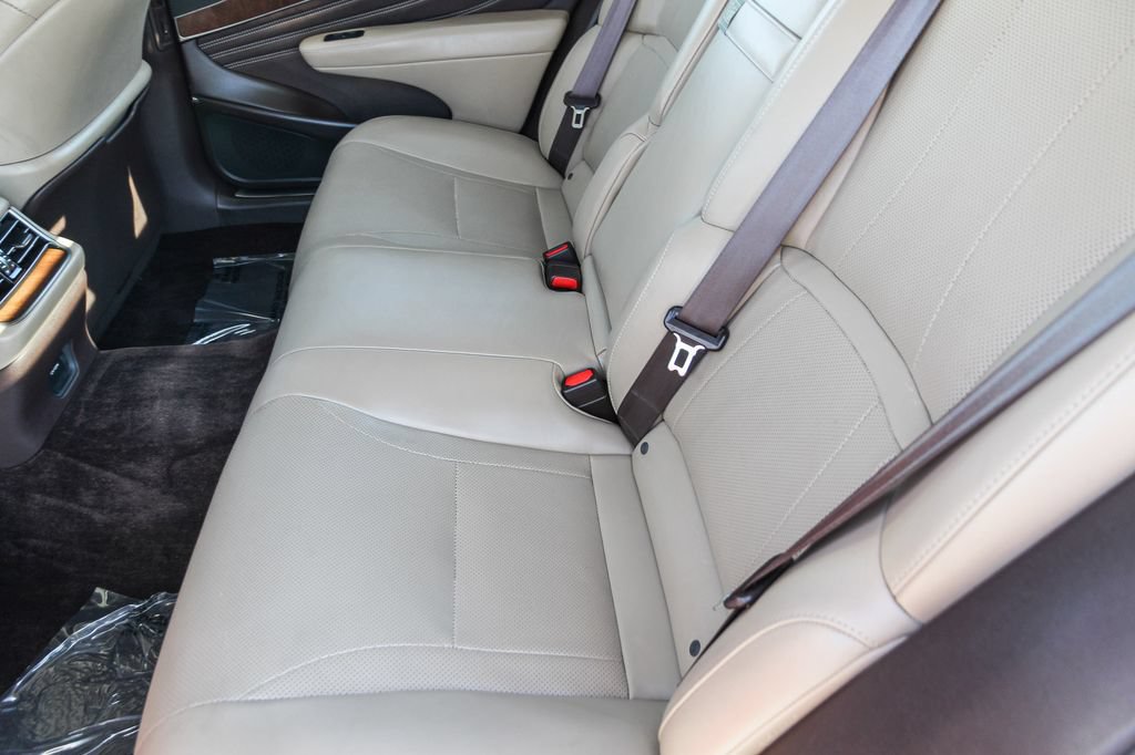 Used 2020 Lexus LS 500 w/ Accessory Package (Z1) RWD image 19