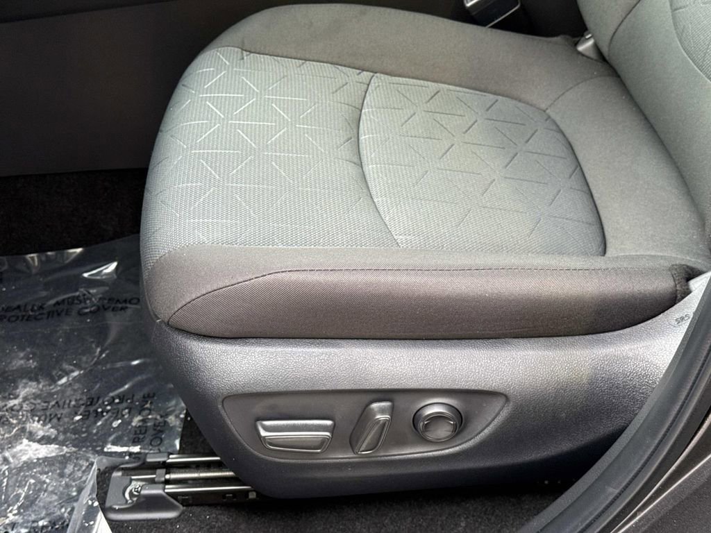 Used 2025 Toyota RAV4 XLE image 26