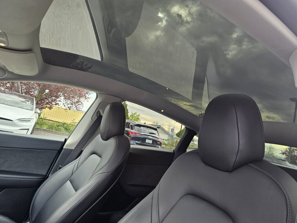 Used 2020 Tesla Model Y Long Range image 25