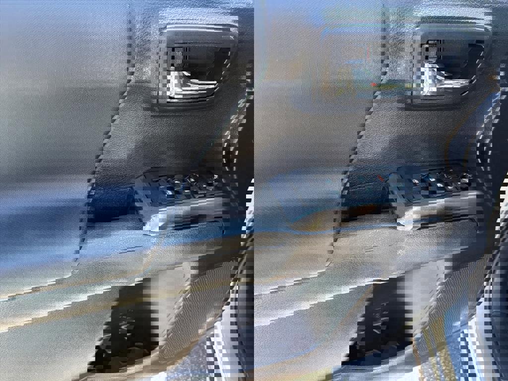 Used 2020 Toyota Tacoma TRD Sport image 21