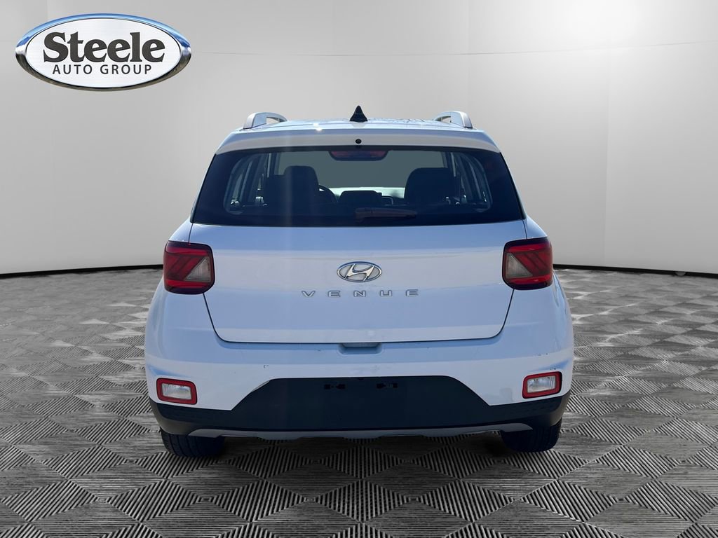 Used 2022 Hyundai Venue SEL image 4