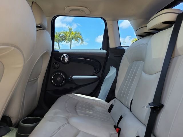 Used 2019 MINI Cooper 4-Door Hardtop w/ Signature Upholstery Package image 9