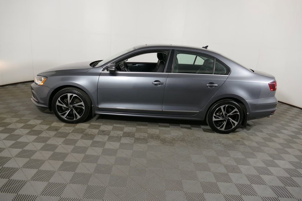 Used 2017 Volkswagen Jetta SEL FWD image 4