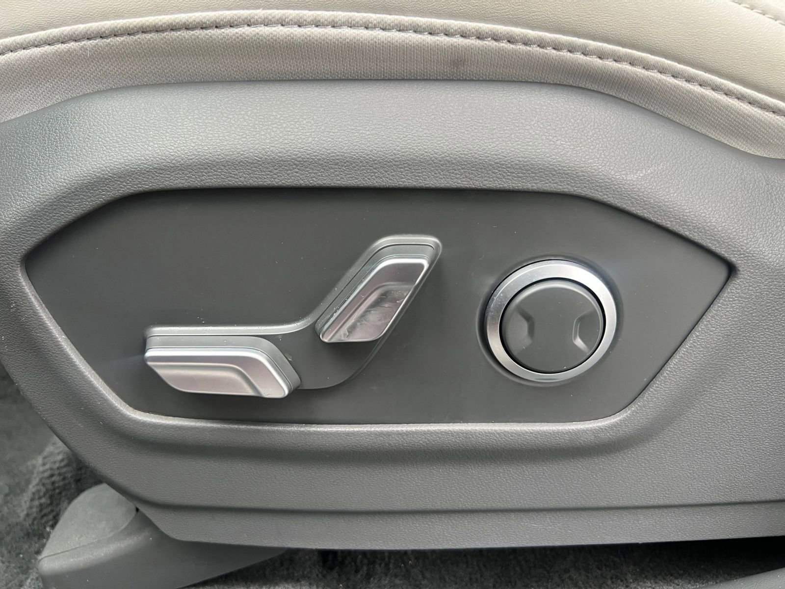 Used 2025 Hyundai Santa Fe SEL image 24