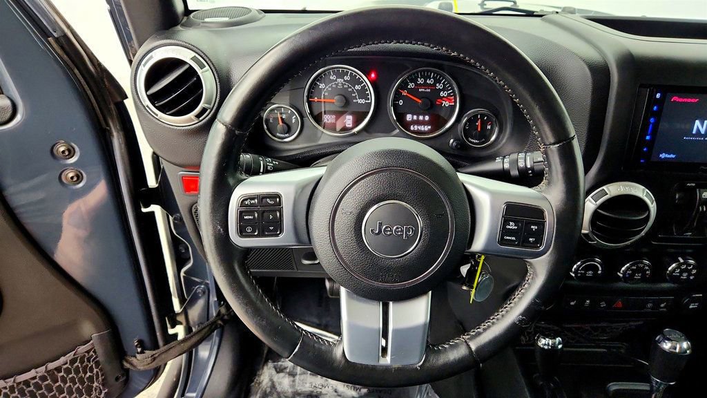 Used 2016 Jeep Wrangler Unlimited Rubicon AWD/4WD image 13