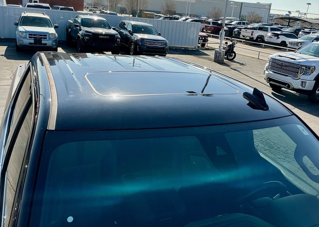 Used 2021 Chevrolet Silverado 1500 High Country w/ Technology Package image 11