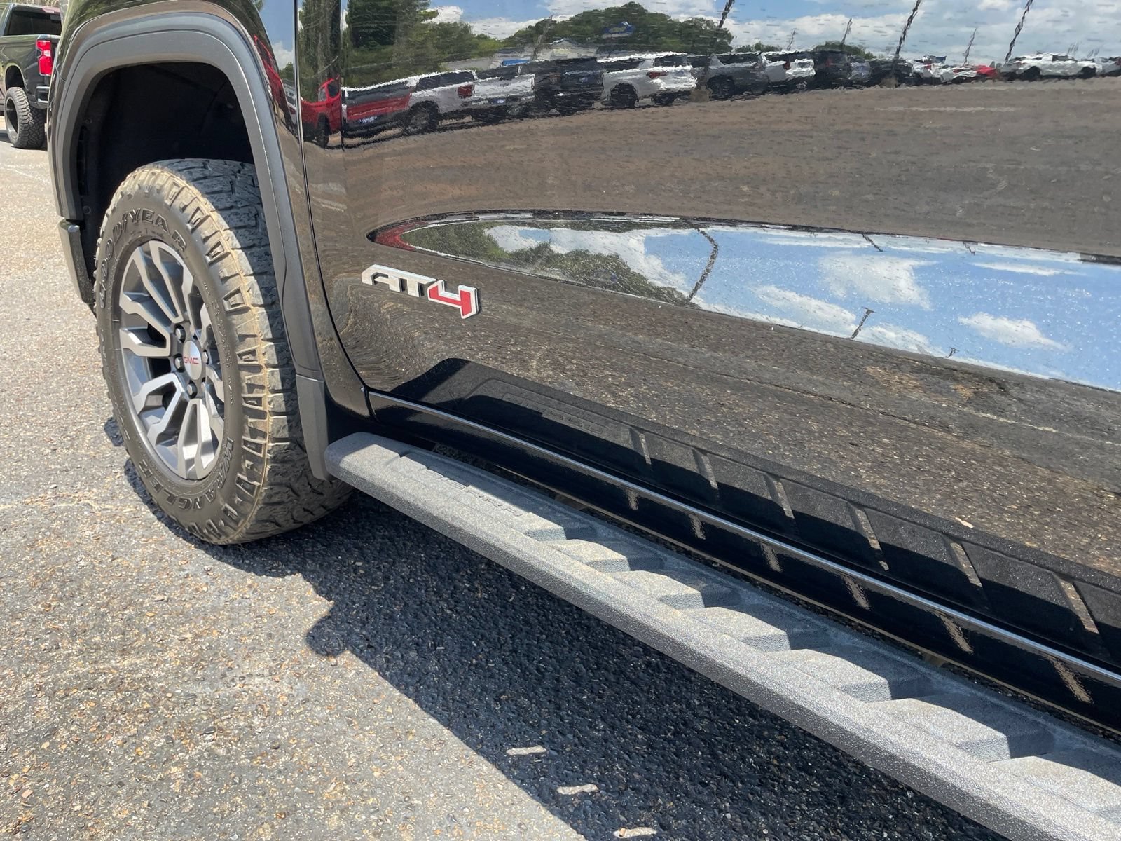 Used 2021 GMC Sierra 1500 AT4 w/ AT4 Premium Package AWD/4WD image 14