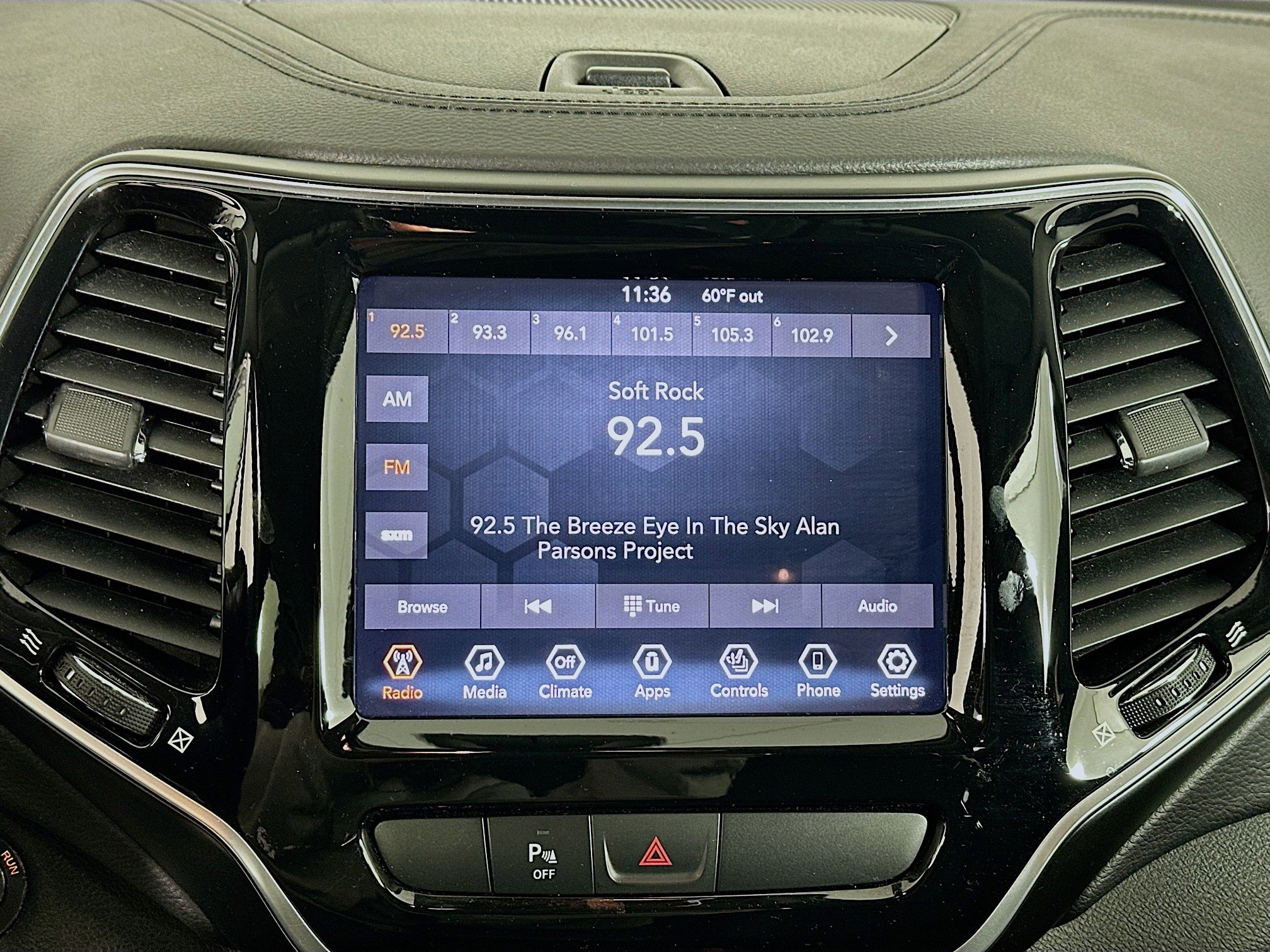Used 2019 Jeep Cherokee Limited FWD image 19
