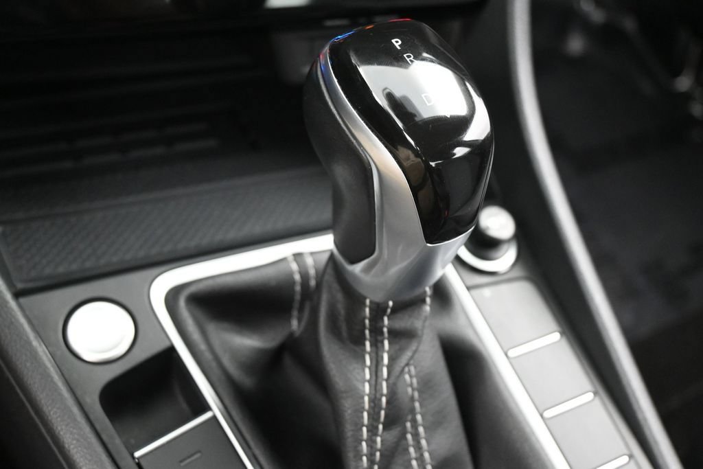 Used 2025 Volkswagen Jetta SE FWD image 21
