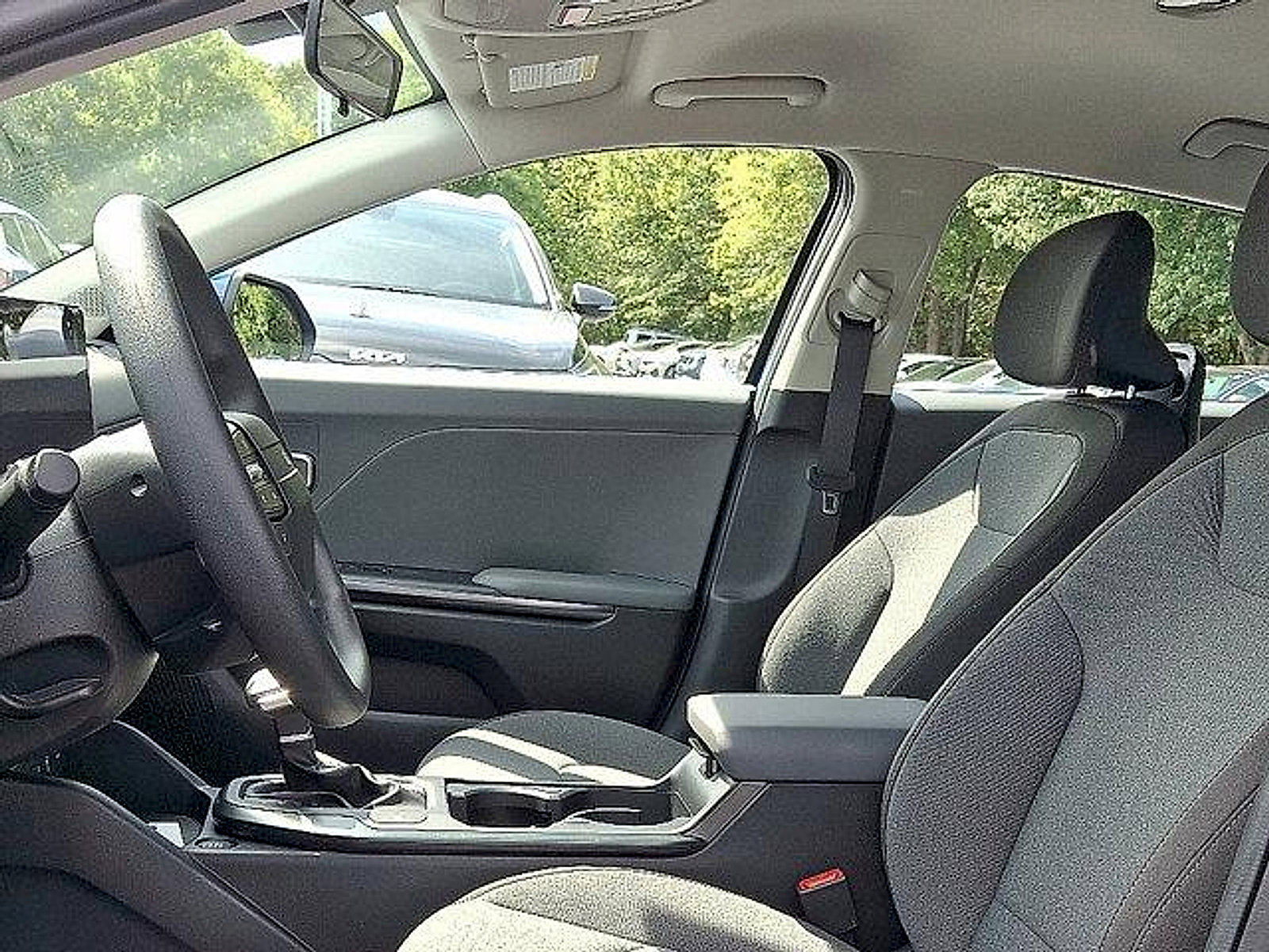 New 2025 Kia K4 LXS image 7