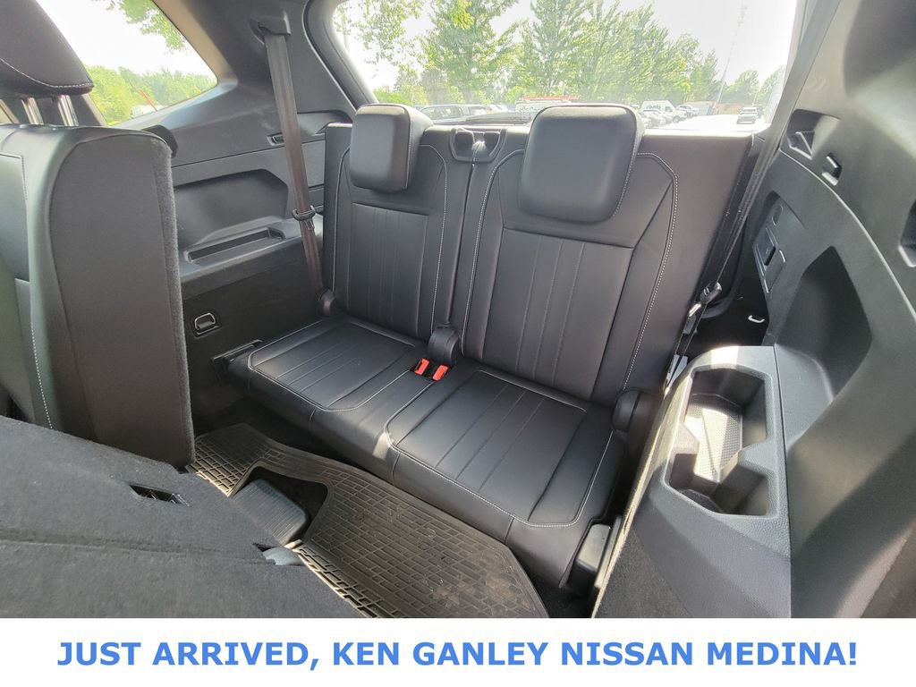 Used 2024 Volkswagen Tiguan SE R-Line FWD image 18