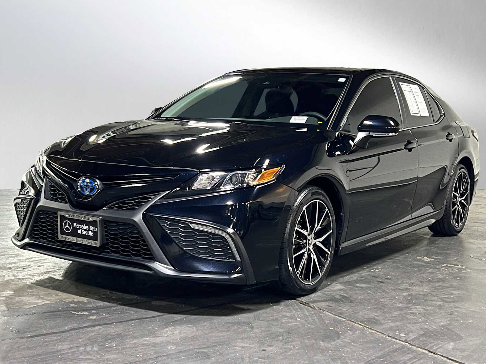 Used 2024 Toyota Camry SE FWD image 7