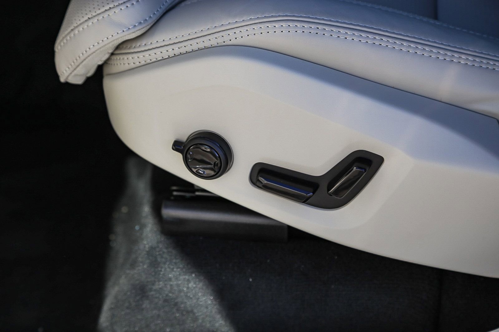 New 2026 Volvo XC90 T8 Ultra w/ Protection Package Premier image 21