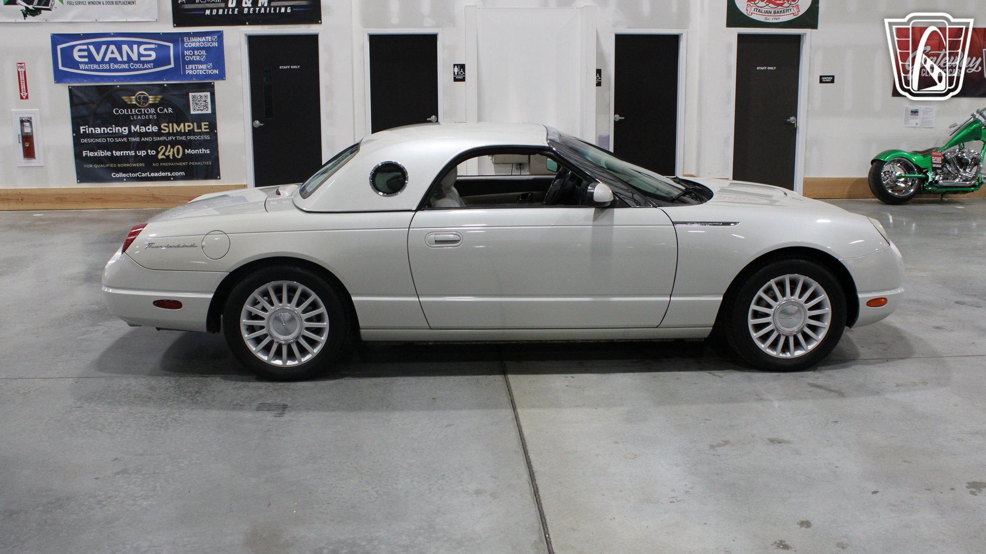 Used 2005 Ford Thunderbird 50th Anniversary RWD image 17
