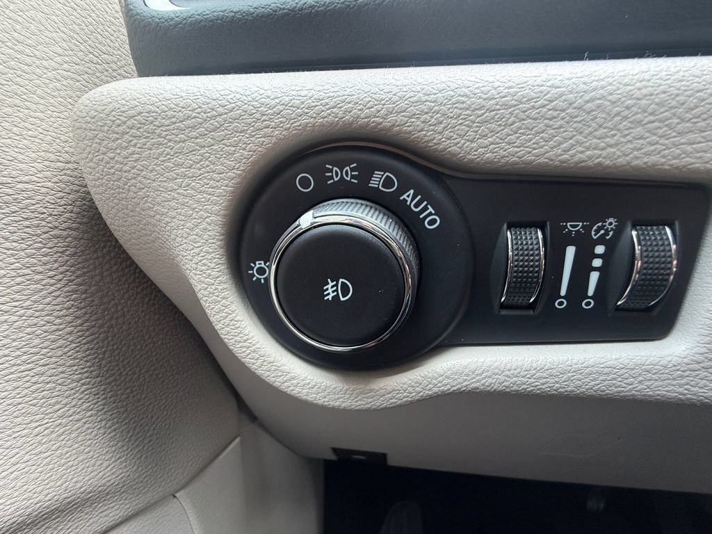 Used 2022 Chrysler Pacifica Touring-L FWD image 19