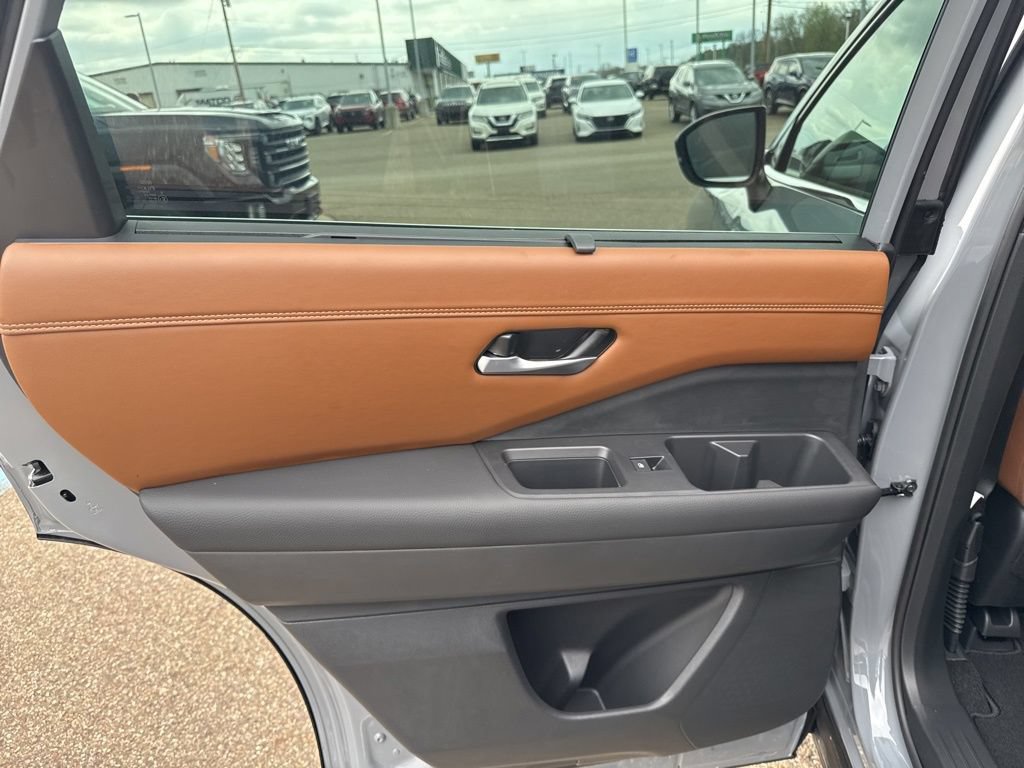 New 2026 Nissan Pathfinder Platinum AWD/4WD image 43