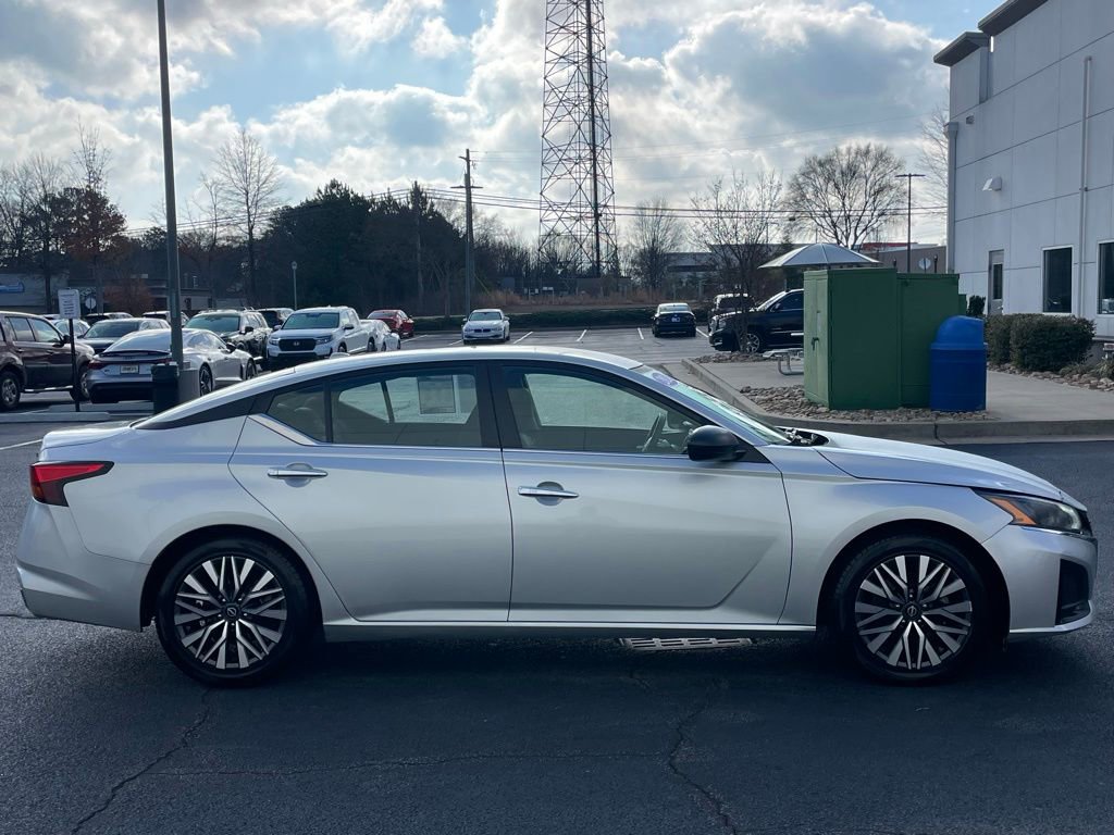 Used 2024 Nissan Altima 2.5 SV image 7