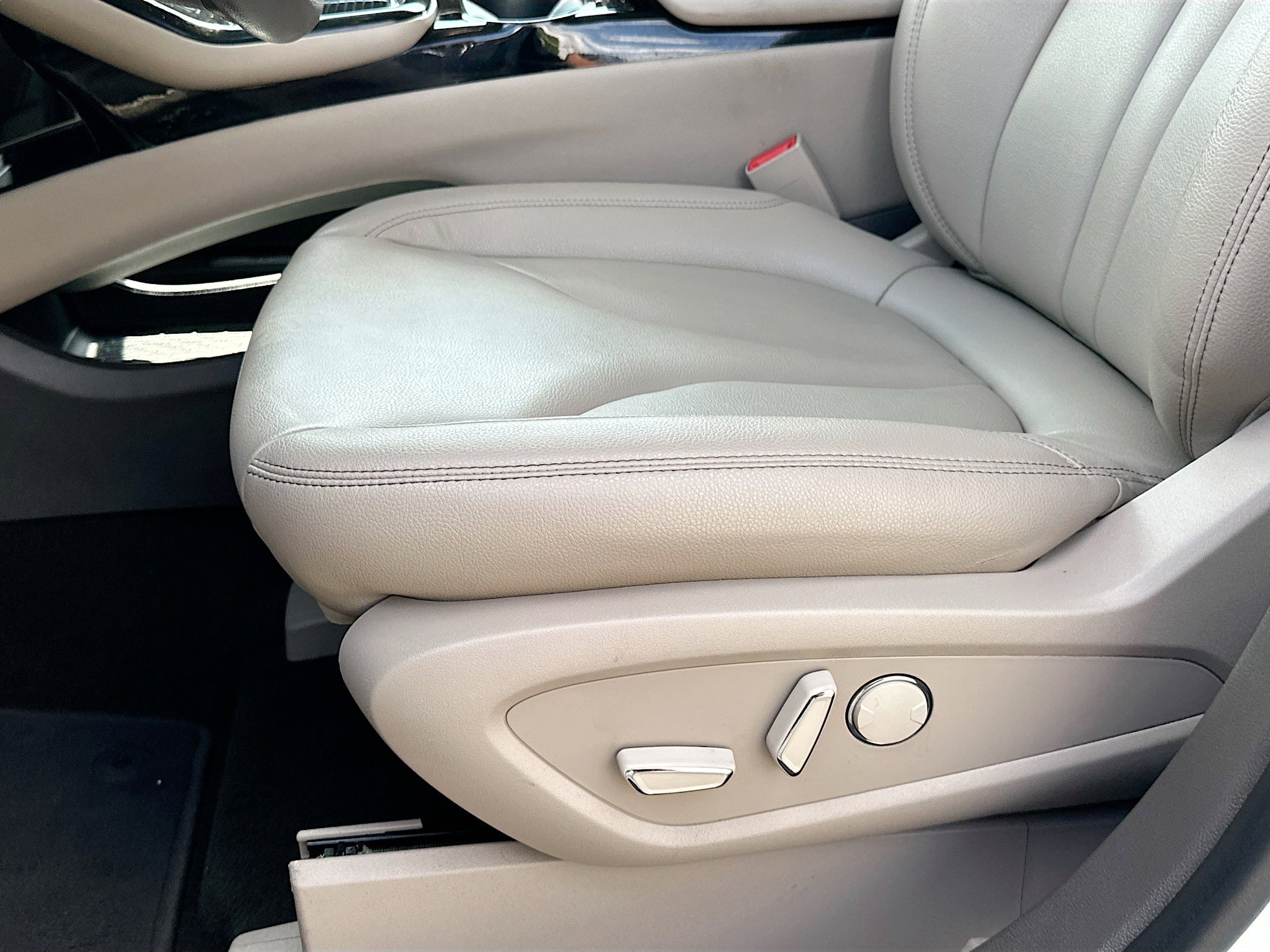 Used 2022 Lincoln Nautilus FWD w/ Premium Package image 19