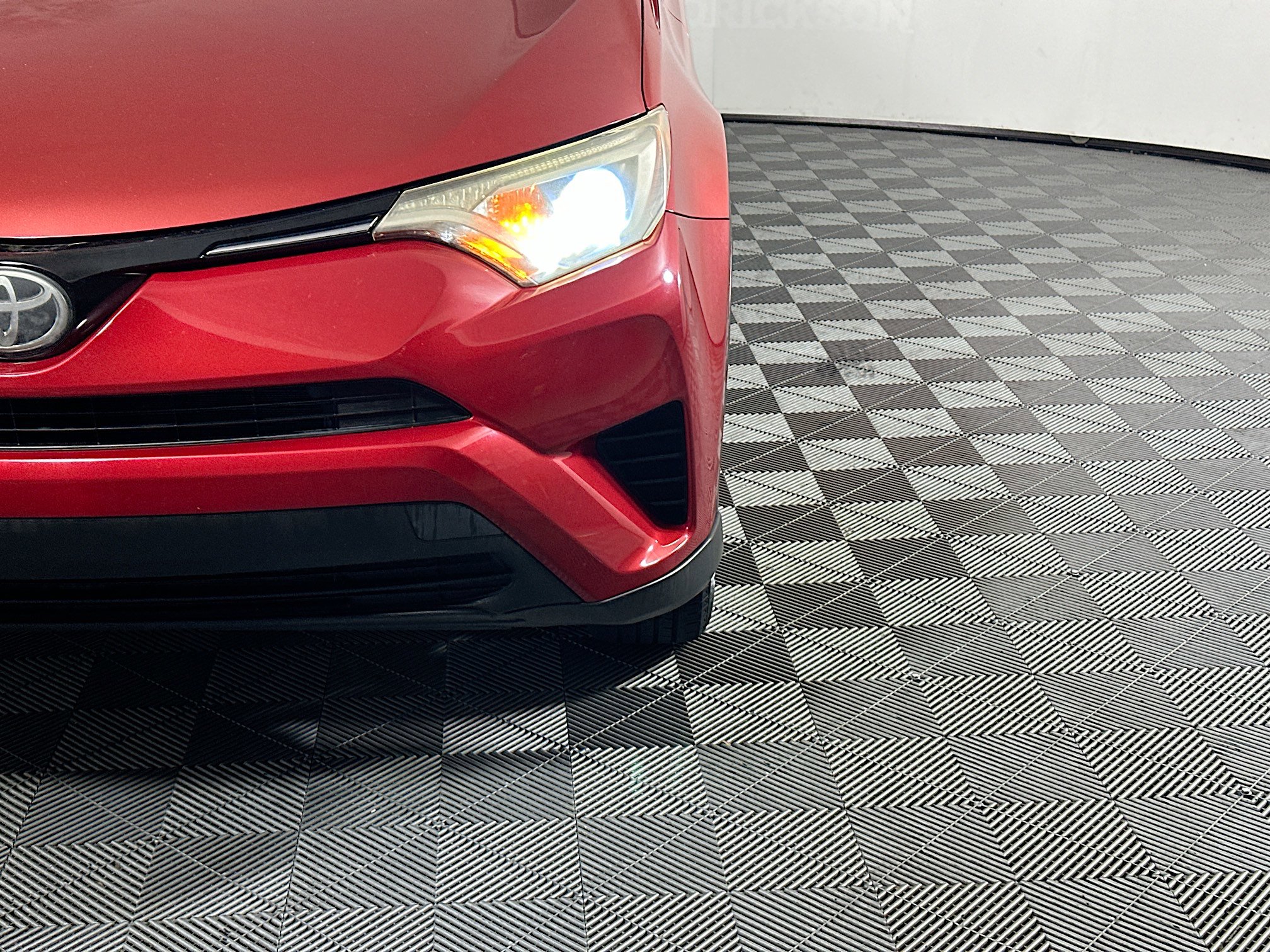 Used 2017 Toyota RAV4 LE FWD image 9