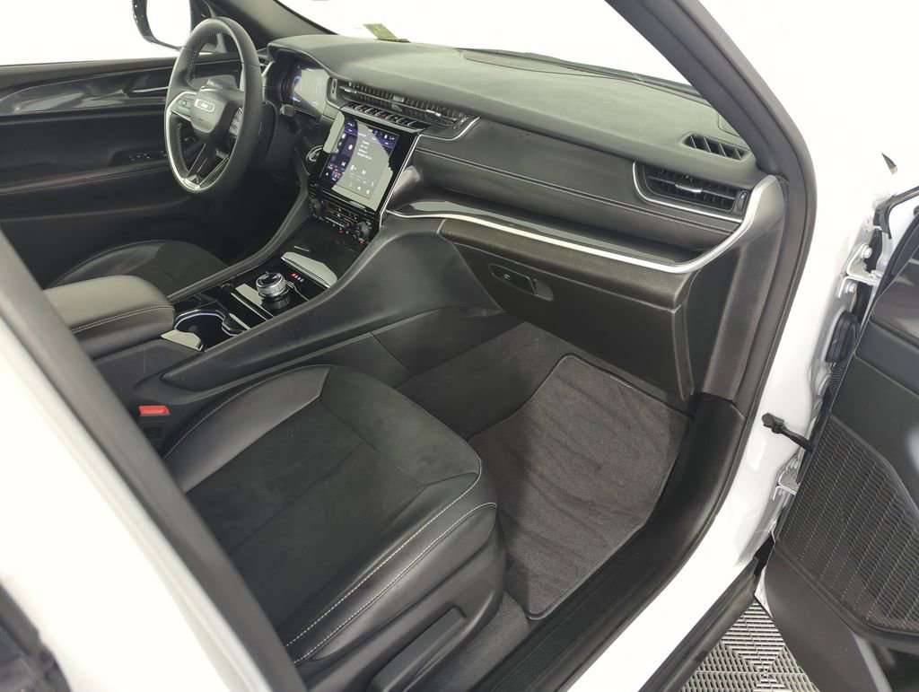 Used 2023 Jeep Grand Cherokee Altitude image 35