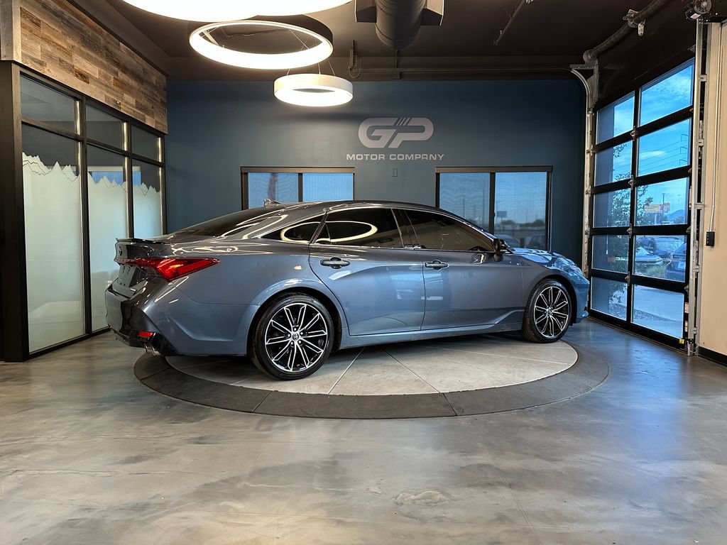 Used 2019 Toyota Avalon Touring w/ Advanced Safety Package FWD image 3
