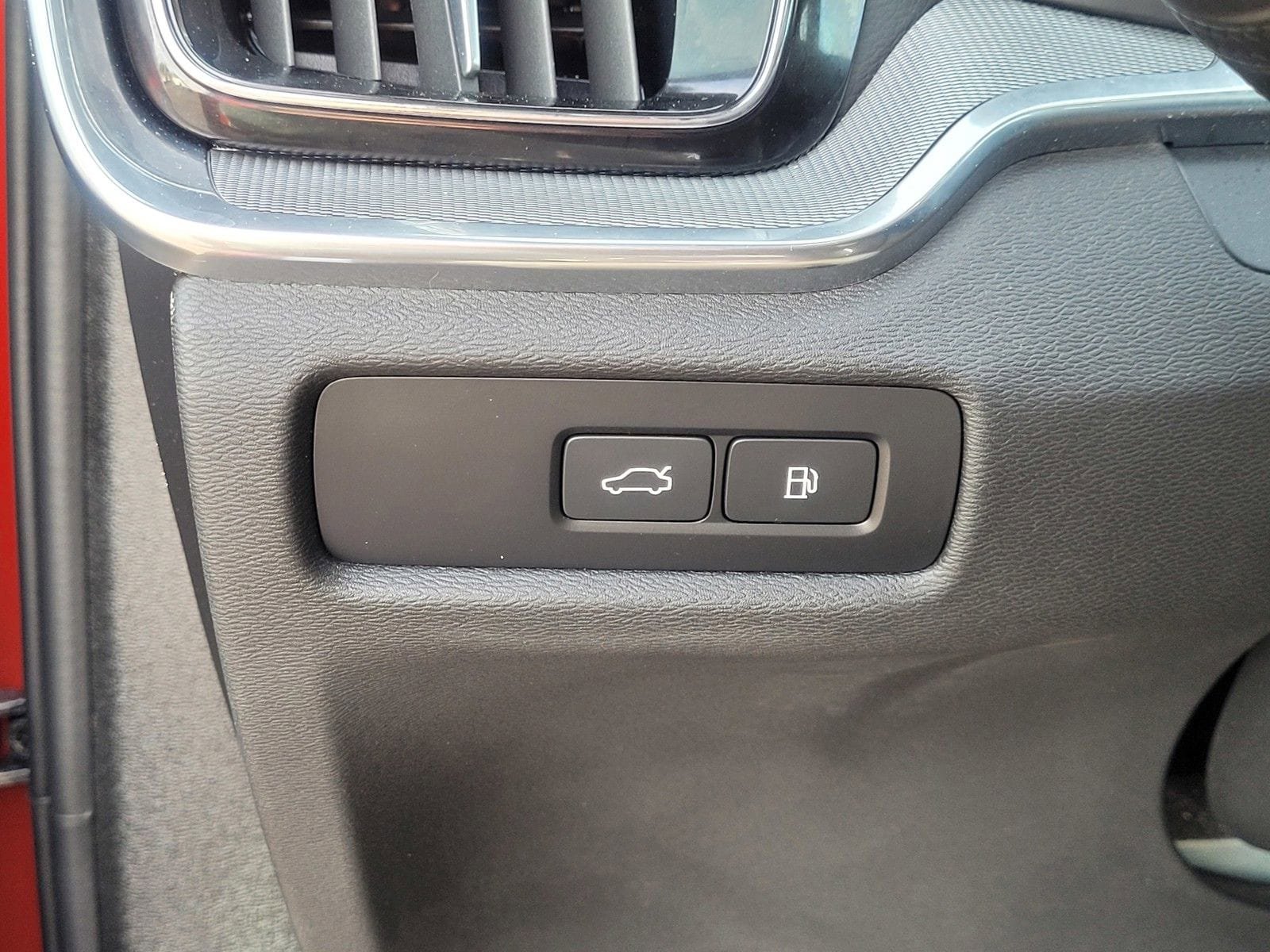 Certified 2024 Volvo S60 T8 Ultimate AWD/4WD image 17